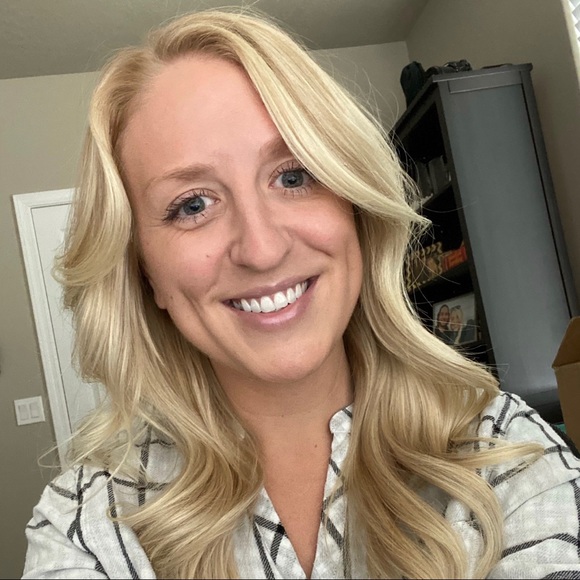 ✨ Meet your Posher, Annie ✨ - Picture 2 of 3